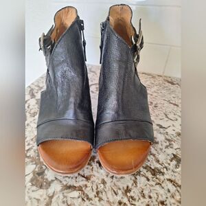 Miz Mooz black leather  heel sandals size 37